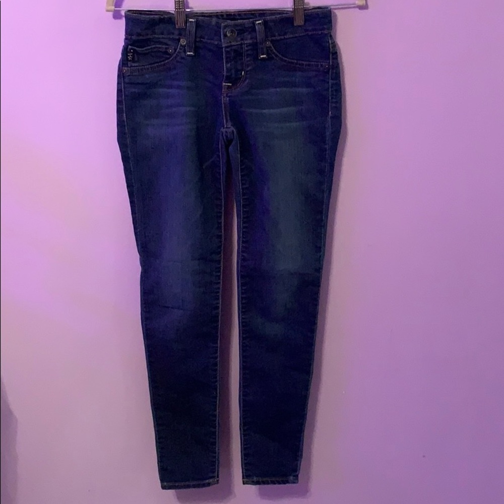 Low rise tight jeans
